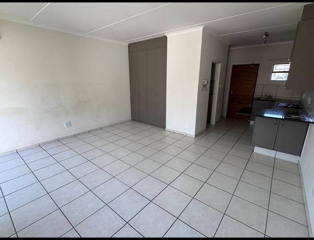 1 BEDROOM TOWNHOUSE TO LET IN BARBEQUE DOWNS